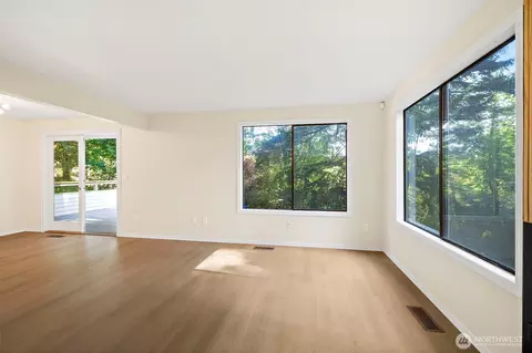 Living - 21911 4th Ave SE, Bothell, WA 98021 photo 4 of 6