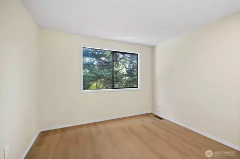 Bedroom - 21911 4th Ave SE, Bothell, WA 98021 photo 2 of 2