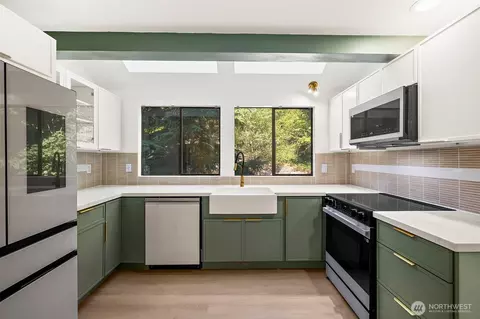 Kitchen - 21911 4th Ave SE, Bothell, WA 98021 photo 2 of 4