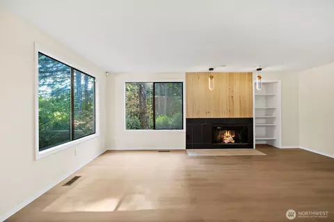 Living - 21911 4th Ave SE, Bothell, WA 98021 photo 2 of 6