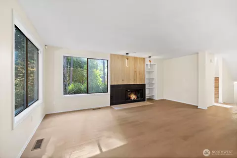 Living - 21911 4th Ave SE, Bothell, WA 98021 photo 3 of 6