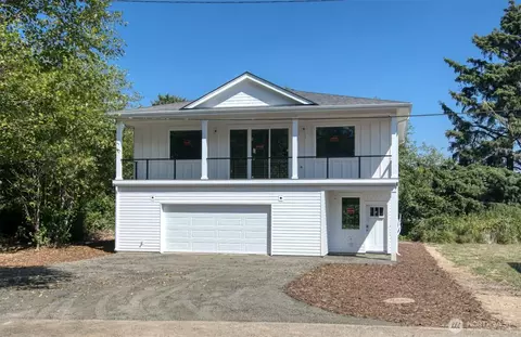 18 N 2nd St, Pacific Beach, WA 98571