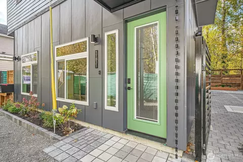 11831 59th Ave S #A, Seattle, WA 98178