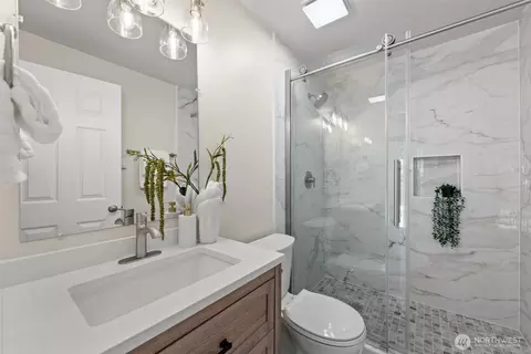 Bath - 19229 3rd Dr SE, Bothell, WA 98012 photo 1 of 2