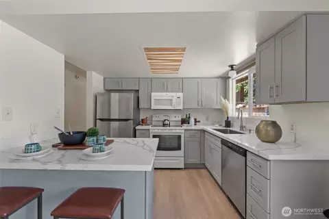 Kitchen - 19229 3rd Dr SE, Bothell, WA 98012 photo 1 of 2