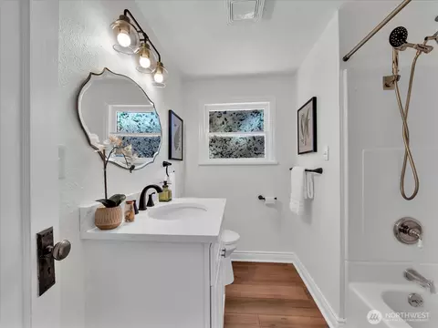 Bath - 232 Dorn Ave, Everett, WA 98208 photo 1 of 1