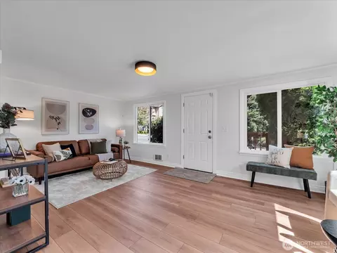 Living - 232 Dorn Ave, Everett, WA 98208 photo 5 of 5