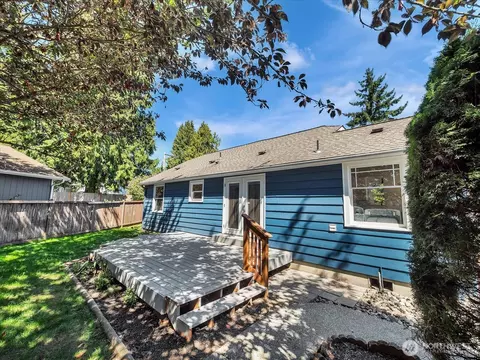 Exterior - 232 Dorn Ave, Everett, WA 98208 photo 3 of 11