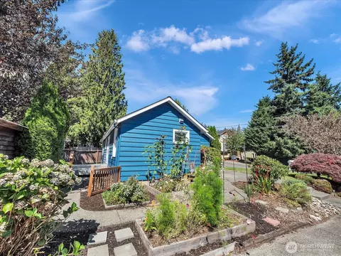 Exterior - 232 Dorn Ave, Everett, WA 98208 photo 7 of 11