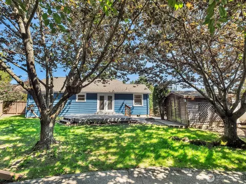 Exterior - 232 Dorn Ave, Everett, WA 98208 photo 5 of 11