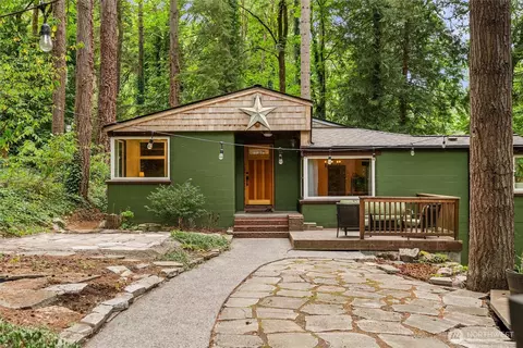 17522 33rd Ave NE, Lake Forest Park, WA 98155