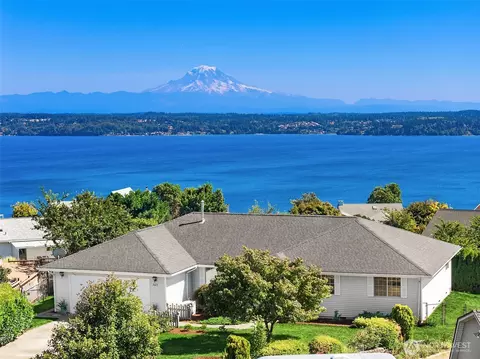 7623 SW 258th Ct, Vashon, WA 98070