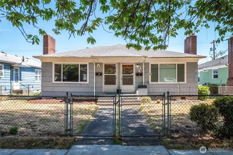 1030 16th Ave, Longview, WA 98632