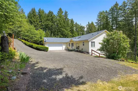 40 N Pintail Pl, Hoodsport, WA 98548