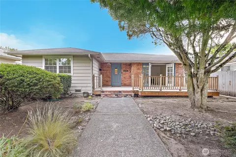 4528 NE 170th St, Lake Forest Park, WA 98155