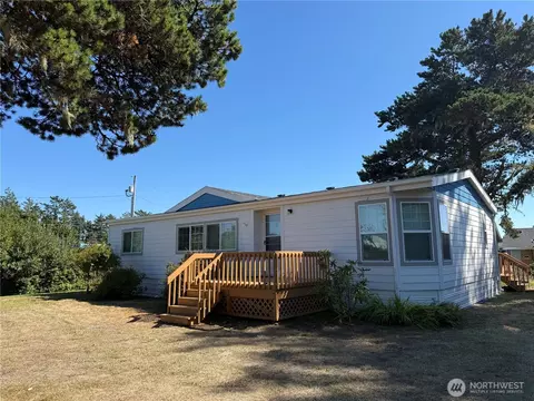 1214 50th Pl, Seaview, WA 98644