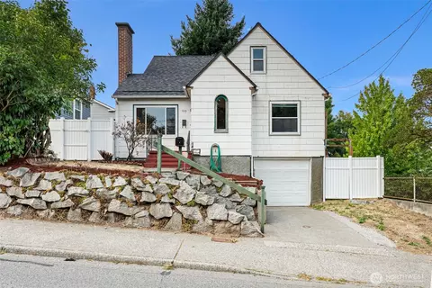 1910 11th St, Bremerton, WA 98337