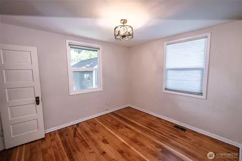 Bedroom - 552 E Chestnut St, Walla Walla, WA 99362 photo 3 of 6
