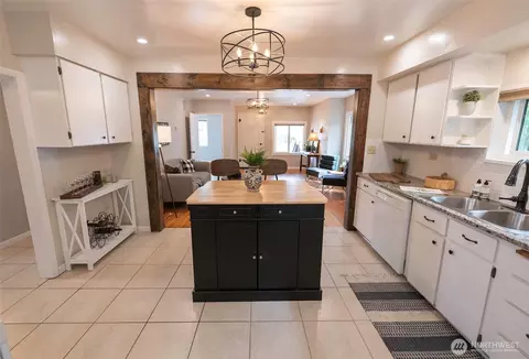 Kitchen - 552 E Chestnut St, Walla Walla, WA 99362 photo 1 of 1