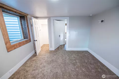 Bedroom - 552 E Chestnut St, Walla Walla, WA 99362 photo 5 of 6