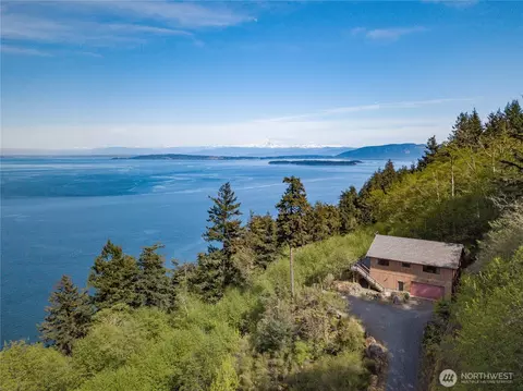 908 Raccoon Point Rd, Eastsound, WA 98245