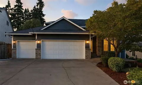 1224 E Pioneer Loop, La Center, WA 98629