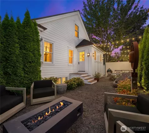 2400 E Louisa St, Seattle, WA 98112