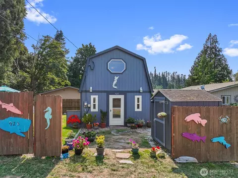 923 Olympic St, Camano Island, WA 98282