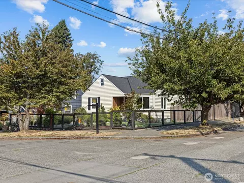 602 NW 49th St, Seattle, WA 98107