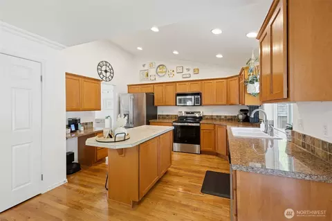 Kitchen - 19111 205th St E, Orting, WA 98360 photo 2 of 2