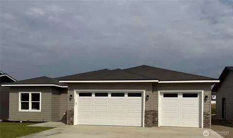 2443 Noah St SE, East Wenatchee, WA 98802