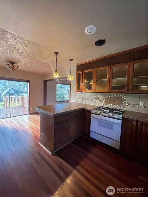 Kitchen - 16 Urych Rd, Raymond, WA 98577 photo 1 of 2