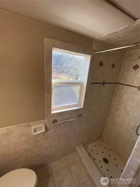 Bath - 16 Urych Rd, Raymond, WA 98577 photo 5 of 5