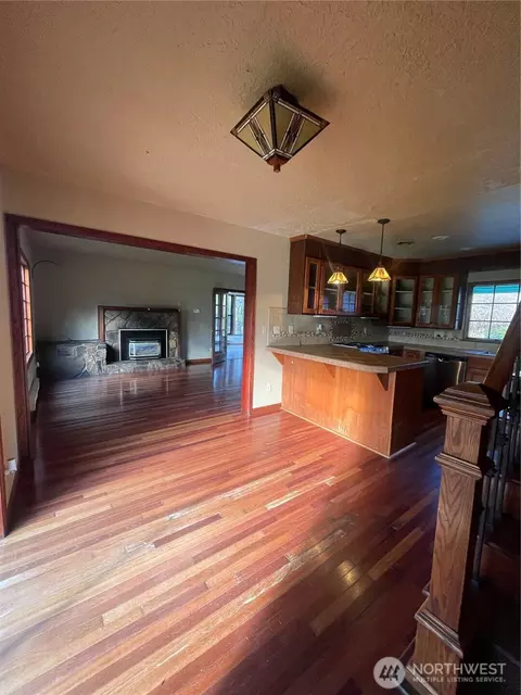 Living - 16 Urych Rd, Raymond, WA 98577 photo 5 of 6