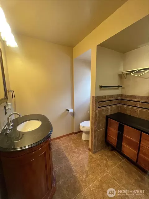 Bath - 16 Urych Rd, Raymond, WA 98577 photo 2 of 5