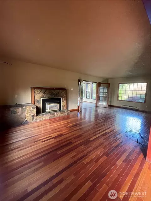 Living - 16 Urych Rd, Raymond, WA 98577 photo 3 of 6