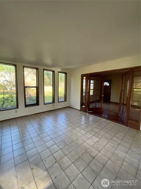 Living - 16 Urych Rd, Raymond, WA 98577 photo 2 of 6