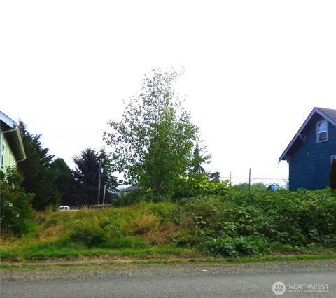 921 W Perry St, Aberdeen, WA 98520