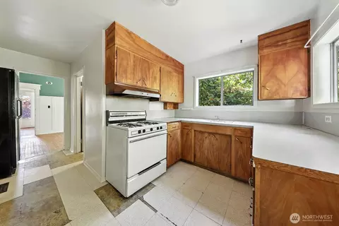 Kitchen - 136 N 77th St, Seattle, WA 98103 photo 1 of 4