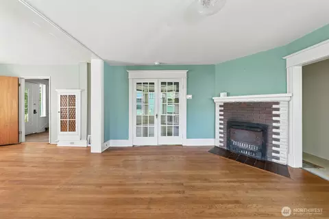 Living - 136 N 77th St, Seattle, WA 98103 photo 4 of 5
