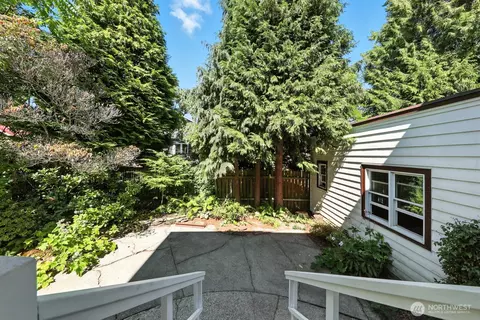 Exterior - 136 N 77th St, Seattle, WA 98103 photo 1 of 4
