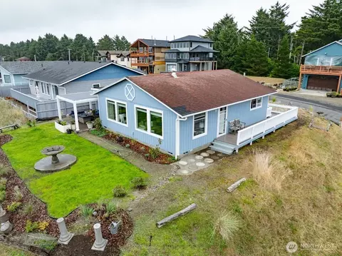 32007 J Pl, Ocean Park, WA 98640