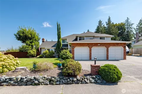 302 S Waugh Rd, Mount Vernon, WA 98274