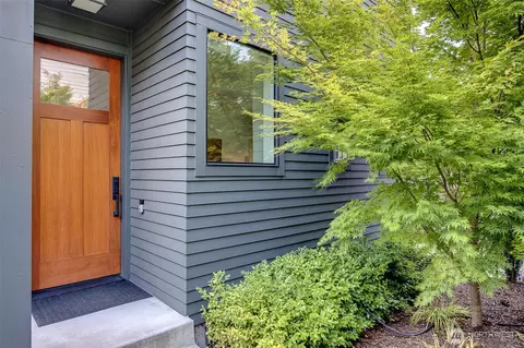 2137 7th Ave W, Seattle, WA 98119