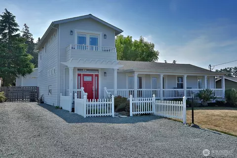 703 NE 6th St, Coupeville, WA 98239