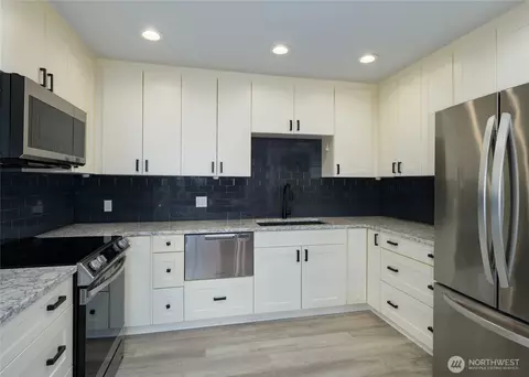 Kitchen - 1301 S 3rd Ave #LWR-1A, Sequim, WA 98382 photo 1 of 2