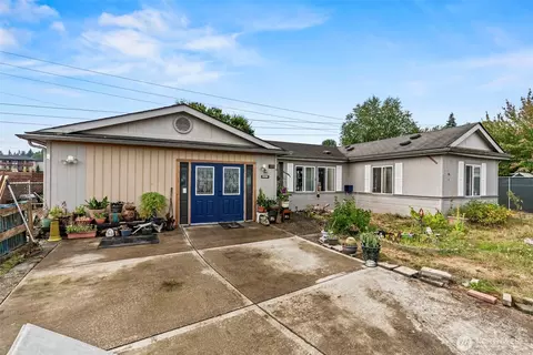 157 Chickadee Dr, Kelso, WA 98626