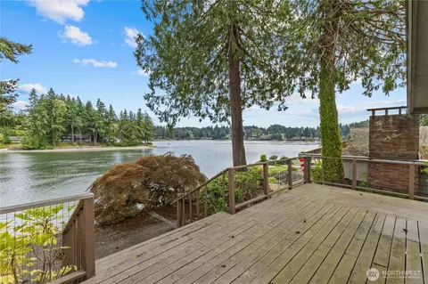 1534 Madrona Point Dr, Bremerton, WA 98312