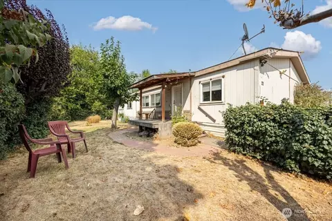 205 Pleasant Ave #20, Grandview, WA 98930