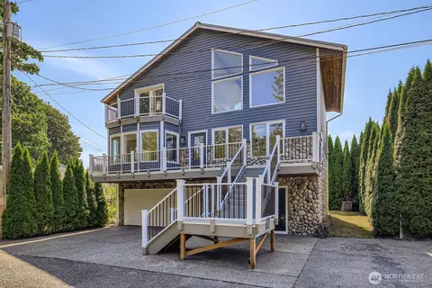 907 Broadway St, Arlington, WA 98223